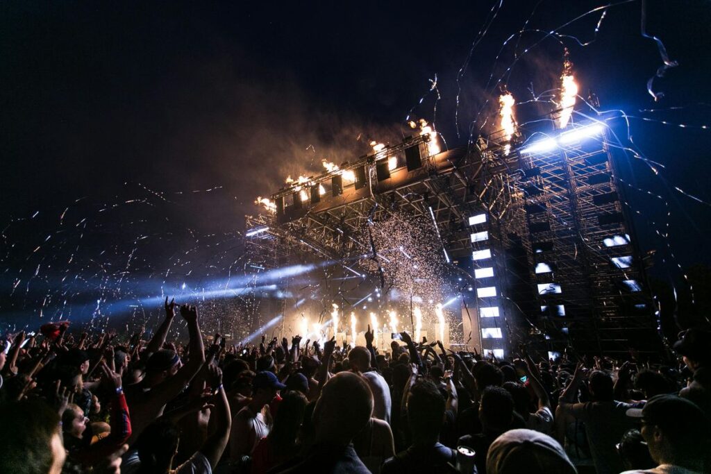 Hurricane Festival 2025: Musikfestival-Atmosphäre mit begeistertem Publikum und Live-Performance