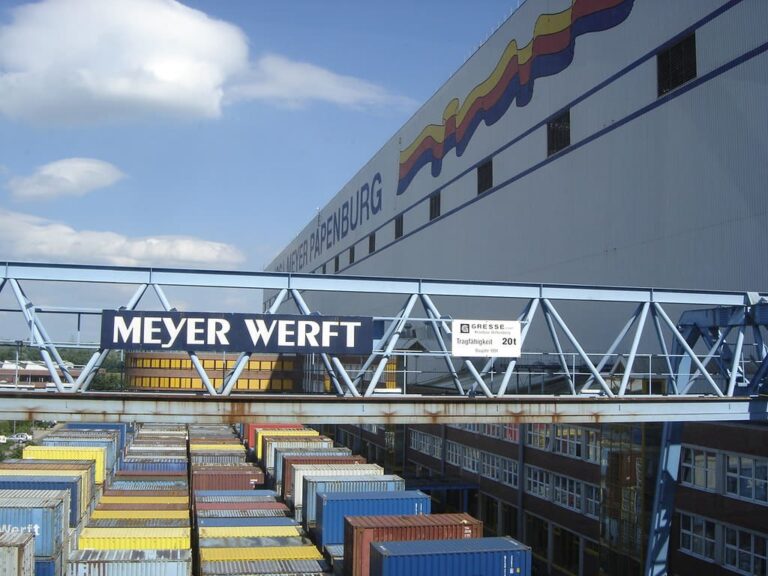 Das Logo der Meyer Werft, betrieben von Bernard Meyer.