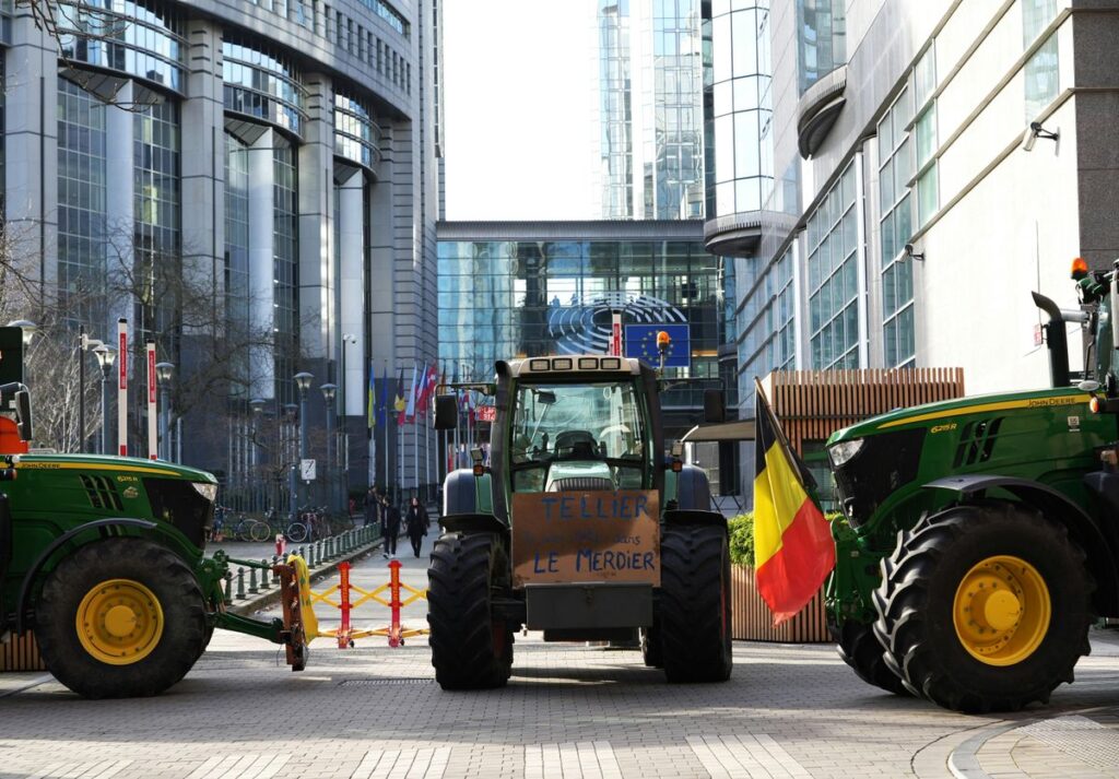 Bauernproteste Niedersachsen: Landwirtschaftliche Demonstration auf einem Feld.